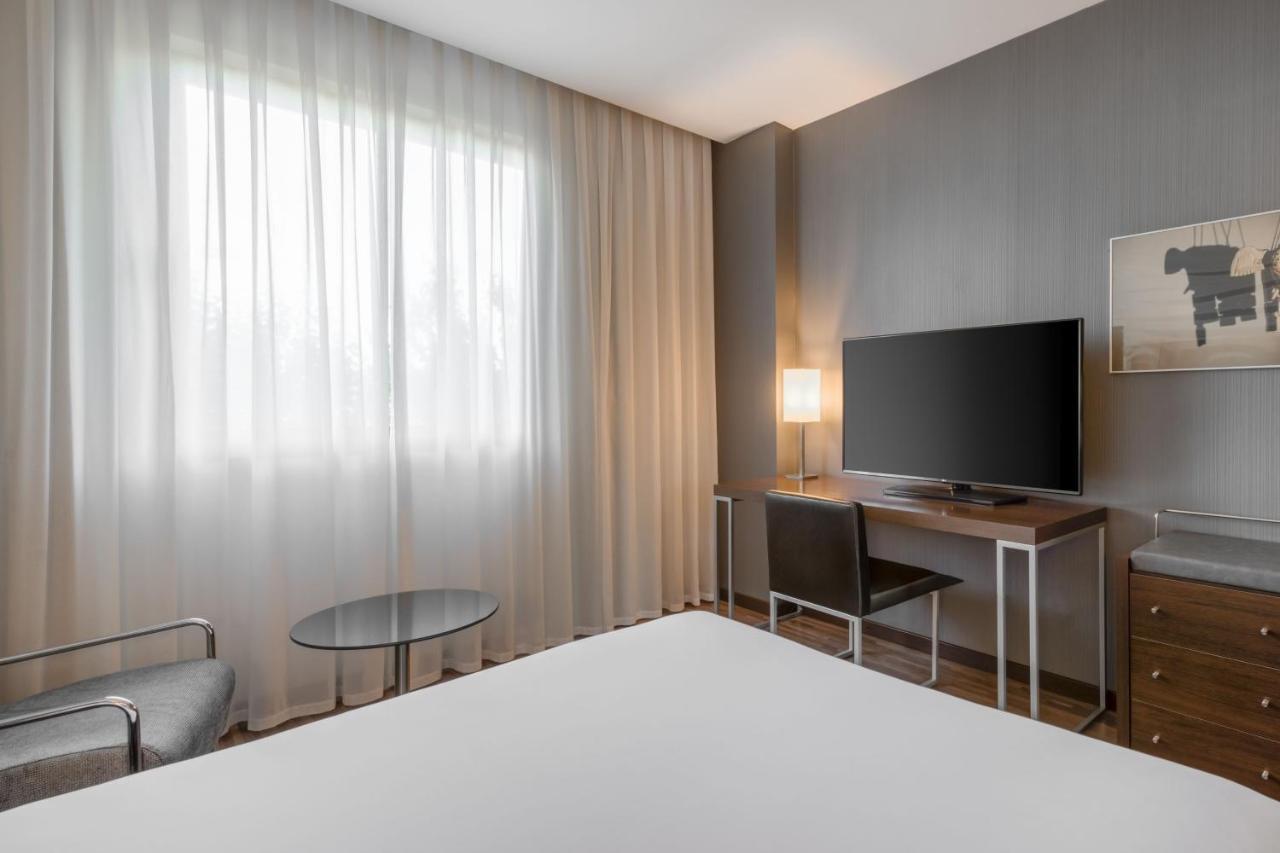 Ac Hotel By Marriott Madrid Airport Coslada Zewnętrze zdjęcie