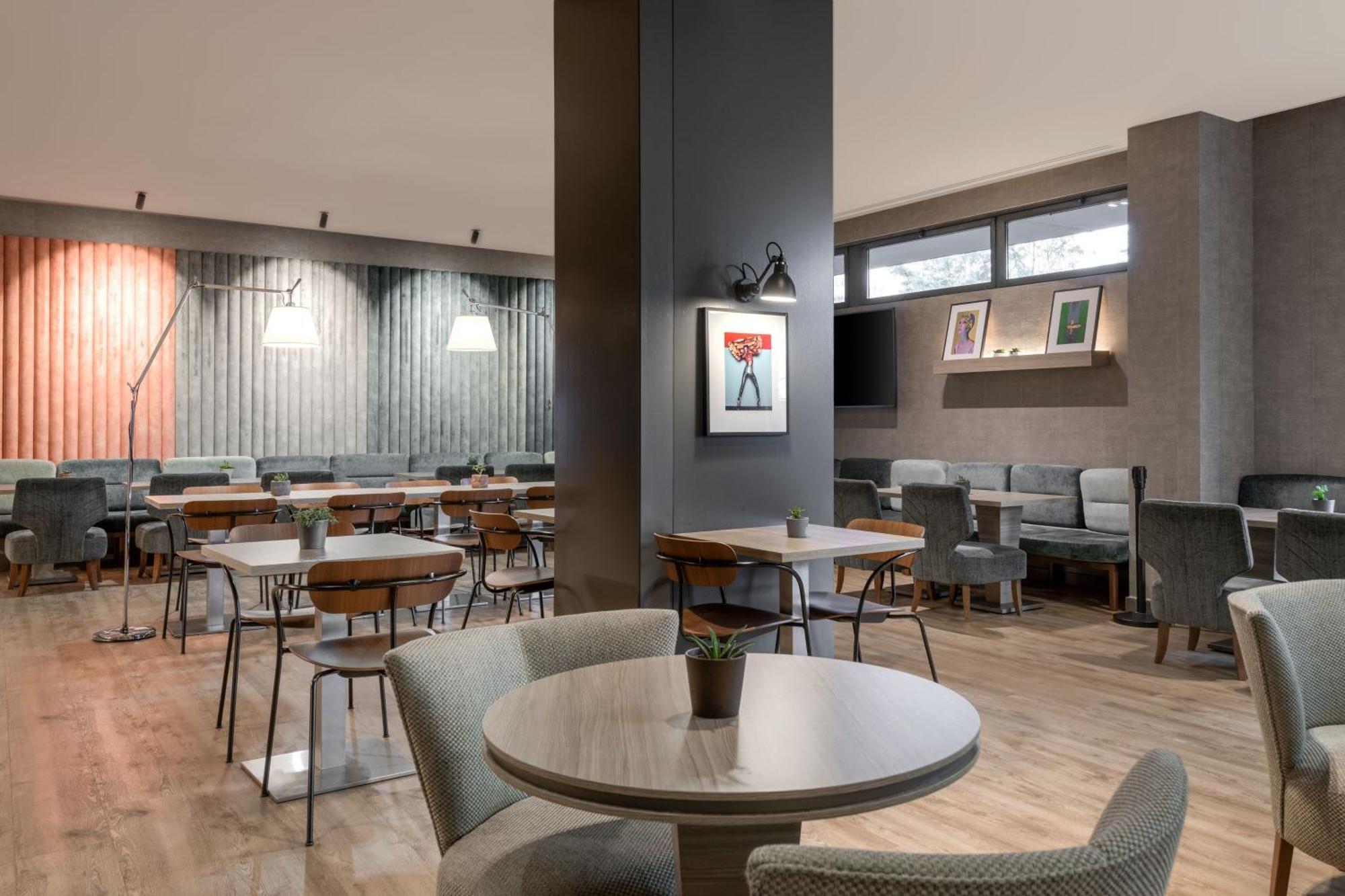 Ac Hotel By Marriott Madrid Airport Coslada Zewnętrze zdjęcie