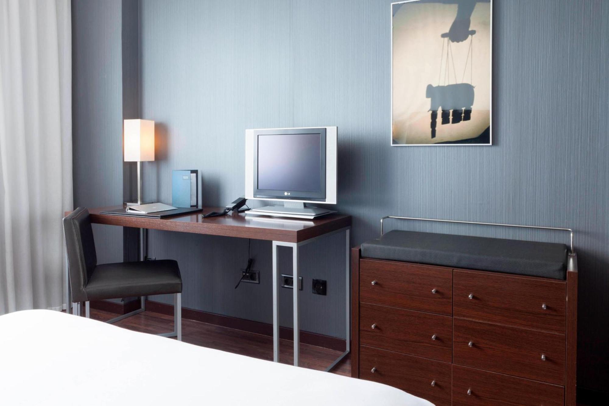 Ac Hotel By Marriott Madrid Airport Coslada Zewnętrze zdjęcie