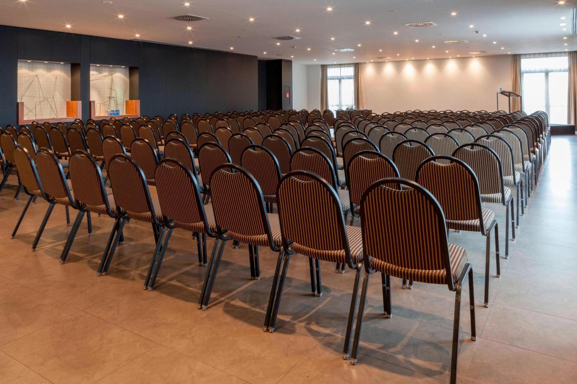 Ac Hotel By Marriott Madrid Airport Coslada Zewnętrze zdjęcie